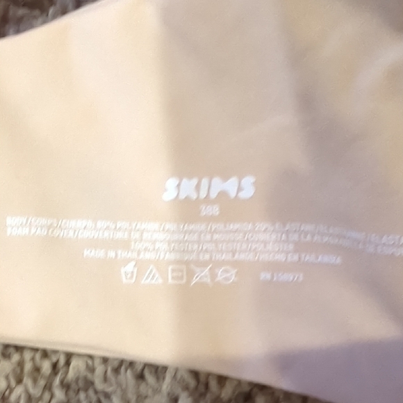 SKIMS Cream Underwire Bra - Picture 3 of 3